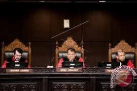 MK Tolak Pembubaran OJK