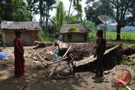 Rumah Warga Miskin Diterjang Badai