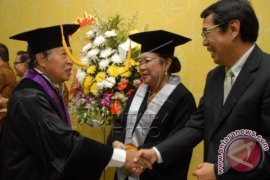 UI Kukuhkan Dua Guru Besar 