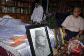 BUDAYAWAN RAHMAN ARGE TUTUP USIA