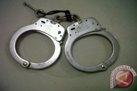 Polisi Tangkap Mahasiswa Jember Pembuat Grafiti Palu-Arit