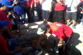 Bupati Kolaka dan Dirut Bumn Letakan Batu Pertama "KSDC"