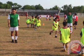 Mantan Pemain Timnas Latih Pelajar Ketapang