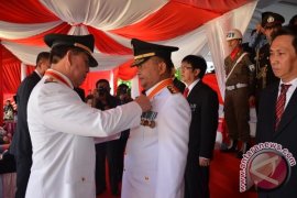 70TH RI - Wagub Sulut Terima Penghargaan BKKBN