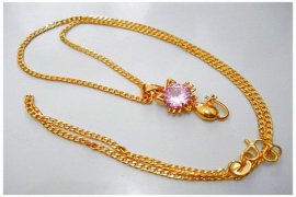 Penguatan Uang Dolar Amerika Tekan Harga Emas