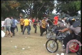 Polisi Lakukan Pengawalan Dilarang Gunakan HP