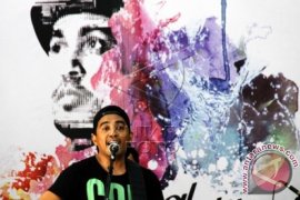 GOES TO SCHOOL GLENN FREDLY Page 1 Small