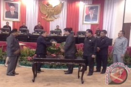 Rapat paripurna DPRD Sulut tentang nota kesepakatan KUA-PPAS perubahan APBD 2015 Page 1 Small