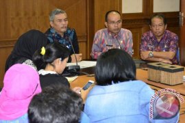 Klarifikasi Masalah TKA Celukan Bawang, Kadisnaker Gelar Konferensi Pers