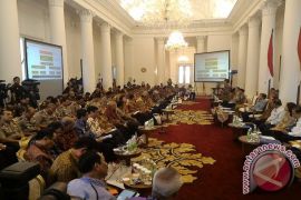 Sarundajang Hadiri Raker Gubernur, Kajati, Kapolda di Istana Bogor