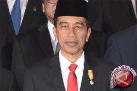 Jokowi Mohon Maaf Telah Salah Kostum