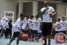 Marreese Speights Latih Anak-Anak "Junior NBA" Di Jakarta