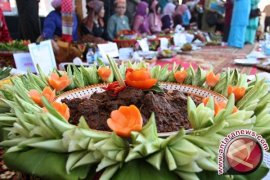 Wako Imbau Pemuda Minang Lestarikan Memasak Rendang