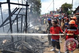 Petugas Pemadam Tak Lagi Dijamin Asuransi