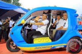 Mobil Ramah Lingkungan di Pantai Boom