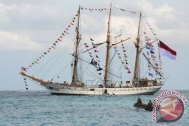 KM Dewaruci di Sail Tomini