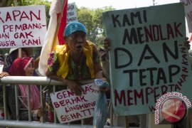 Tuntut Kembalikan Waduk Surabaya