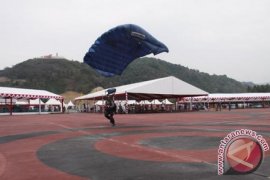 Penerjun Yontaifib-1 Mar Lakukan Gladi "Sail Tomini 2015"