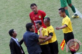 Persebaya United Laporkan Wasit Oki ke Penyelenggara