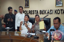 Polresta Bekasi Tangkap Pembawa Bersenjata Api Ilegal 