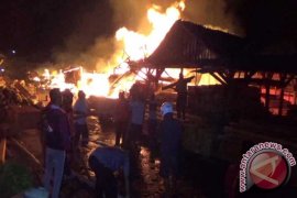 Belasan Kios di Pasar Sayur Magetan Terbakar
