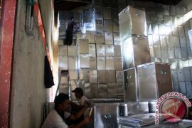 KPU Jember Rakit 4.378 Kotak Suara Pilkada