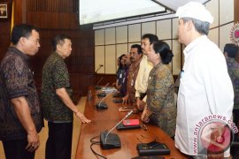 Pastika Ingatkan Pengurus Bumdes Jangan Jadi Priyayi