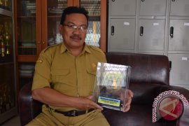 SMPN 1 Sekadau Raih Sekolah Adiwiyata 2015