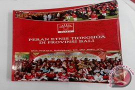 Prof Sulistyawati Luncurkan Buku "Peran Etnis Tionghoa di Bali" 