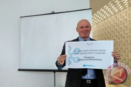 Destinasi Wisata Pantai Pulau Merah