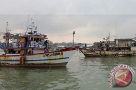 KRI Kakap-811 Tangkap Empat Kapal Ikan Filipina