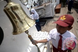 KRI DEWARUCI BERSANDAR DI MAKASSAR Page 3 Small