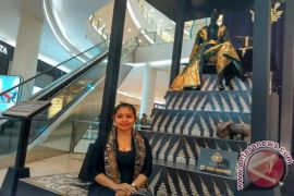 Iwan Tirta pamerkan koleksi terbaru di Hari Batik