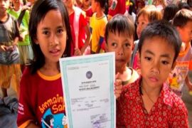 Disdukcapil Biak Numfor distribusi akta kelahiran warga 10 kampung