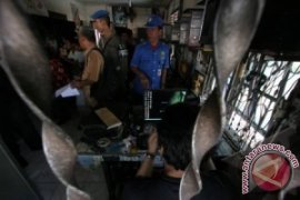  Puluhan warnet tak berizin 