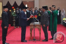 Rusli Resmi Gantikan Basri Rase di DPRD Bontang