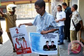 Poster Cabup-Cawabup Jember Terpasang di Fasilitas Umum