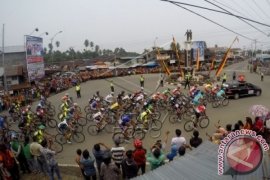 TOUR DE SINGKARAK ETAPE KEDELAPAN Page 1 Small