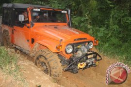 Dahlan Tinjau Langsung Desa Terisolir