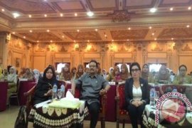 Wagub Jatim Minta Pemerintah Berikan Perhatian Guru-Bidan Honorer