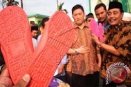 Produsen Sandal "Allah" Minta Maaf di PWNU