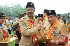 Pj Bupati Asahan Terima Penghargaan Lencana Melati 