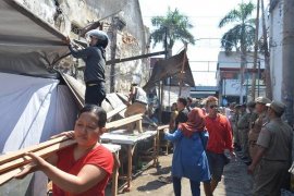 Satpol PP Buleleng Tertibkan PKL liar