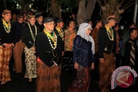 Mensos Hadiri Suro Mangkunegaran