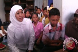 Mensos Berikan Santunan kepada Keluarga Aktivis Antitambang Lumajang