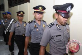 Kompolnas: Kemungkinan Bukan Hanya Tiga Polisi Lumajang