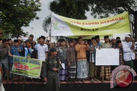 Ganjar: Pemerintah Perlu Akui Perjuangan Panjang Santri