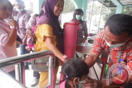 Zoo Siantar Bagikan Masker Untuk Kenyamanan Pengunjung