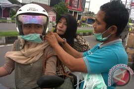 KPKB Bagikan Masker Kepada Warga di Aceh Barat