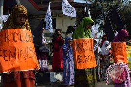 Mahasiswi Muslimah HTI Aksi Damai Jelang Sumpah Pemuda